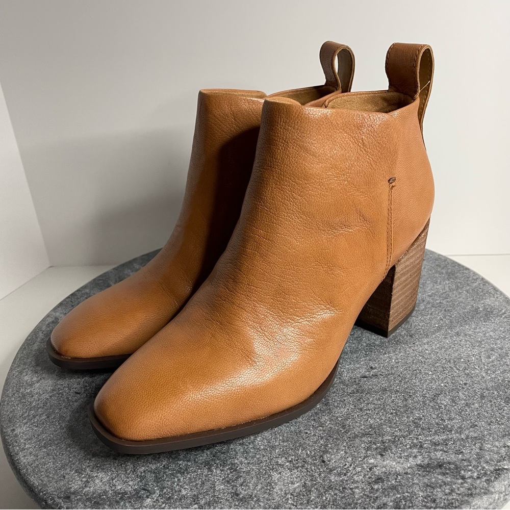NWOT Vionic Brown Lyssa Ankle Boots Leather Booties